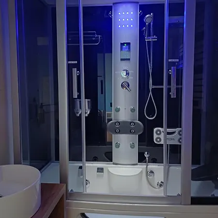 Luxury בית הארחה 3*