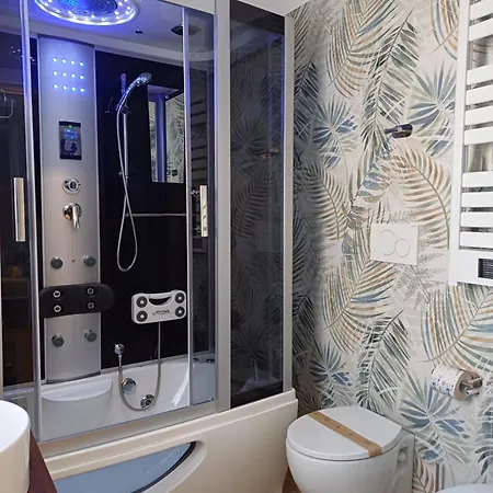 Luxury בית הארחה 3*