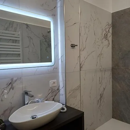 Luxury בית הארחה 3*