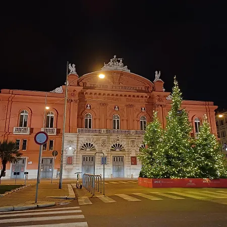 Luxury בית הארחה
